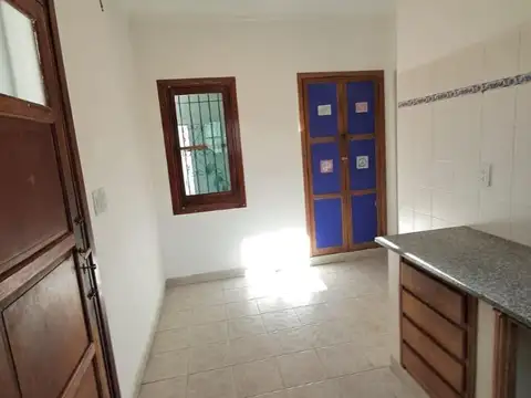 Casa en Alquiler con 2 cocheras