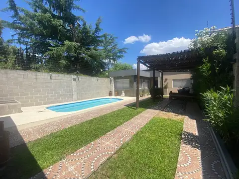 CASA  4 AMBIENTES VENTA EN  ITUZAINGO CON PILETA