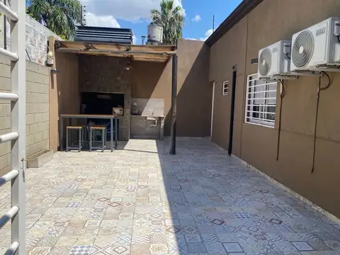 CASA  4 AMBIENTES VENTA EN  ITUZAINGO CON PILETA