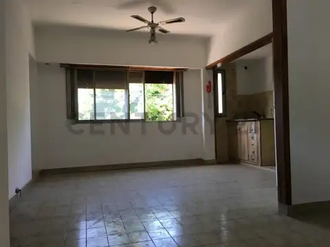 CASA CON 2 GARAGES- REMEDIOS DE ESCALADA-LANUS OESTE