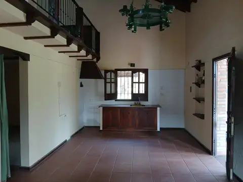 Casa sobre R51 entre La Slleta y Campo Quijano Gran terreno