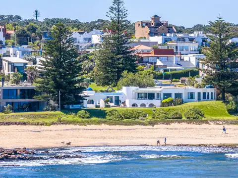 Casa en alquiler en La Barra de 6 dormitorios sobre el mar 100
