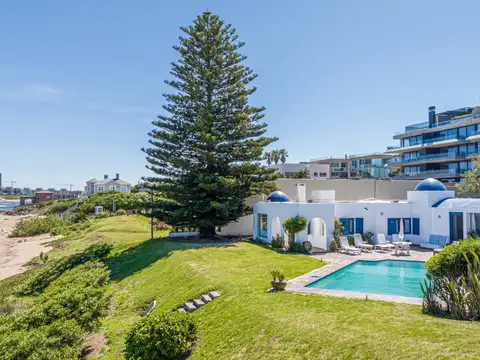 Casa en alquiler en La Barra de 6 dormitorios sobre el mar