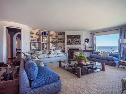 Casa en alquiler en La Barra de 6 dormitorios sobre el mar 100