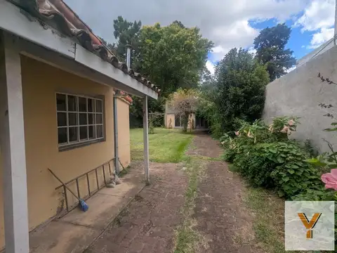 Casa en venta - 3 Dormitorios 2 Baños - Manuel B. Gonnet