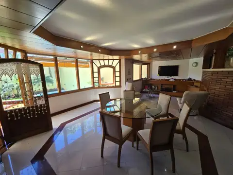 Casa 6 ambientes con 3 baños