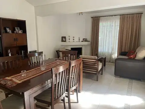 Casa 7 ambientes con 3 baños