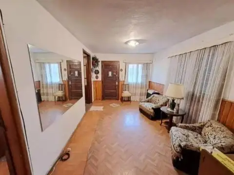 Casa en venta - 3 Dormitorios 2 Baños - Quilmes