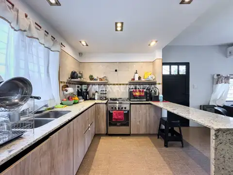 CASA 6 AMBIENTES EN VENTA EN SAN VICENTE