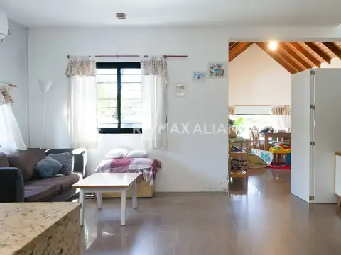 Casa 6 ambientes con 2 baños