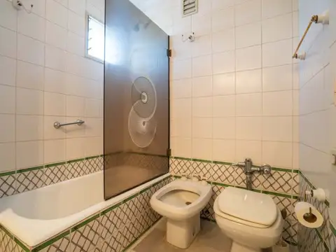 Venta. Departamento 4 Ambientes. Cochera. Balcón Terraza. Flores