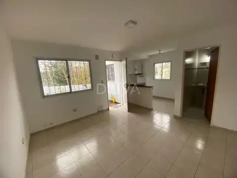 Departamento en Alquiler en Manuel B Gonnet, $ 360.000