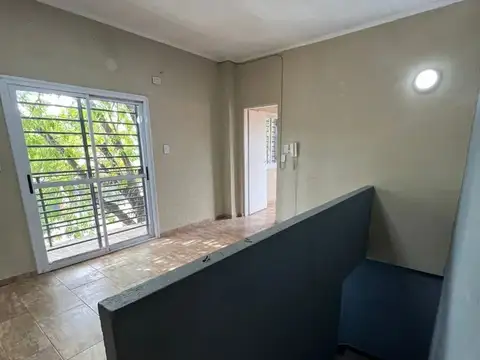 Depto Tipo Casa en Alquiler de 3 ambientes