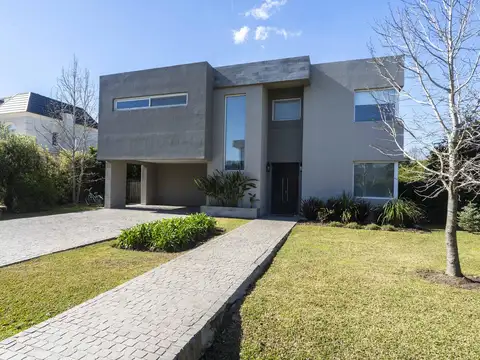 Casa en venta en la Lomada de Pilar, Pilar - 4 Ambientes