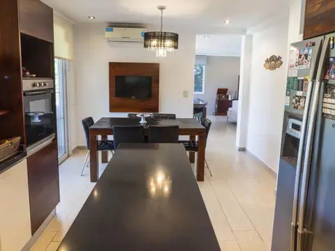 Casa 4 ambientes con 3 baños