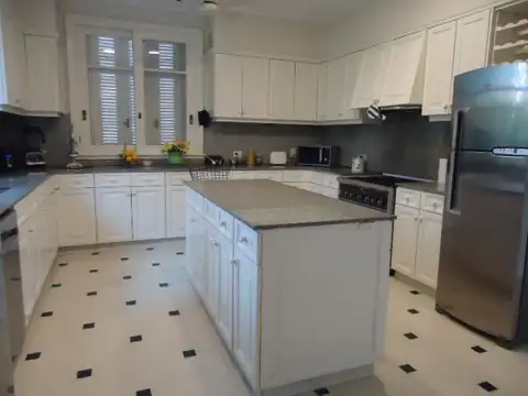 Venta con Renta  Imponente Casa en Lomas de San Isidro 10 ambientes