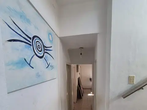Casa de 2 Plantas + Local Comercial - Oportunidad