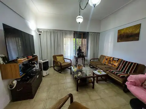Casa en Venta con 4 cocheras