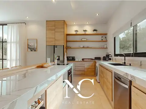 Casa en venta en Costa Esmeralda Fondo libre al bosque con pinos