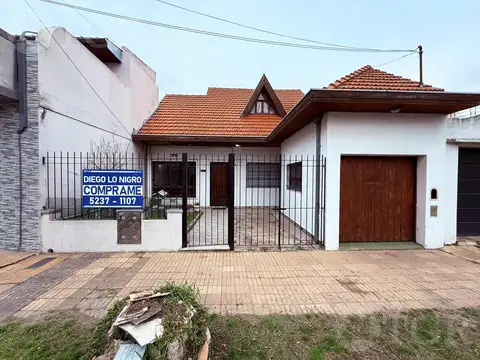 Casa 4 ambientes con fondo, quincho  y garage en Gerli 