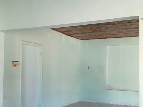 Ideal Renta: casa, local mas dos departamentos