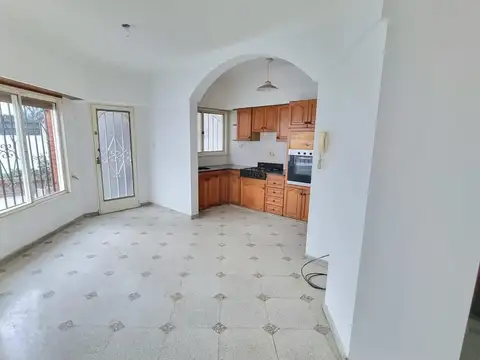 Casa 6 ambientes con 3 baños