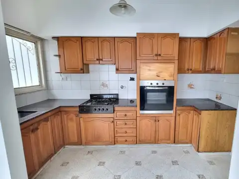 Casa en Venta con 4 cocheras