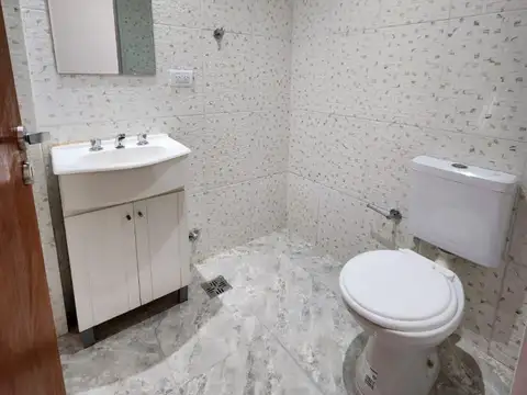   RESERVADO   DPTO 3 AMB., INT, DÚPLEX, C/PATIO PROPIO