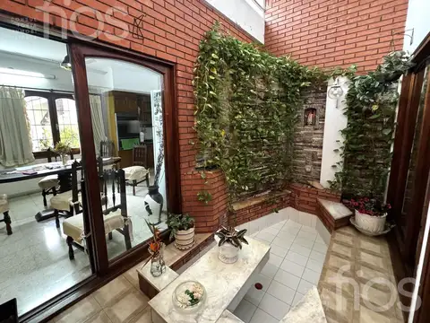 Casa 5 ambientes con 2 baños