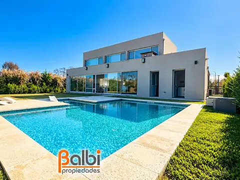 Casa 5 Ambientes con piscina - Barrio Santa Guadalupe