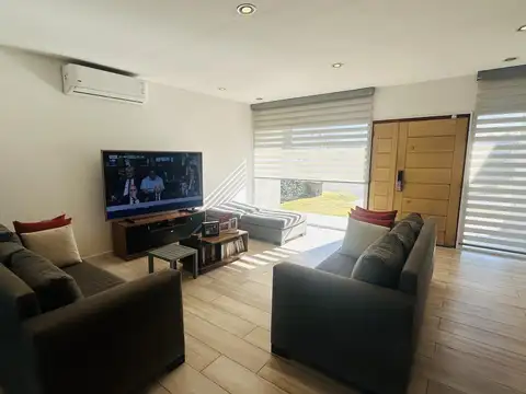 Casa 5 ambientes con 3 baños