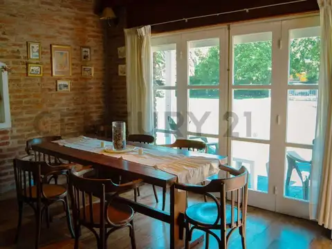 Casa 4 ambientes con 2 baños