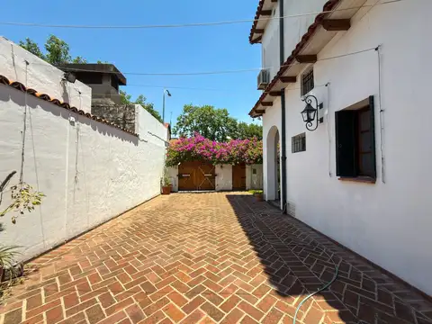 Casa en Venta con 2 cocheras