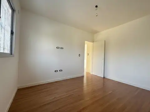 Casa en Venta en Ciudad Jardín del Palomar, USD 210.000