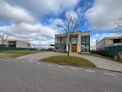 Casa en Venta de 5 dormitorios