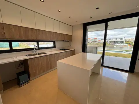 Casa en Venta en Puertos - Barrio Marinas, USD 1.090.000
