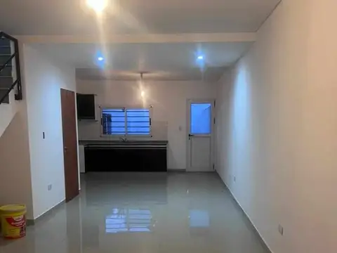 RESERVADA-DUPLEX 4 AMBIENTES CARAPACHAY