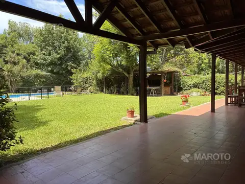 Casa en Venta con 2 cocheras