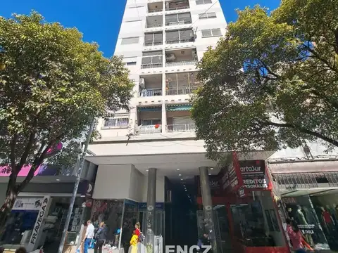 Rivadavia  al 100 Piso 4