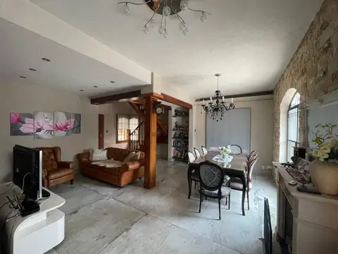 Casa 5 ambientes con 2 baños