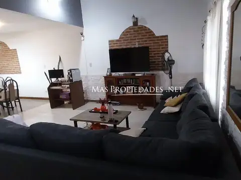 Casa 5 ambientes con 2 baños