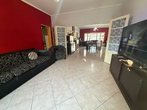 Casa en Venta con 4 cocheras
