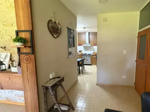 Casa 7 ambientes con 2 baños