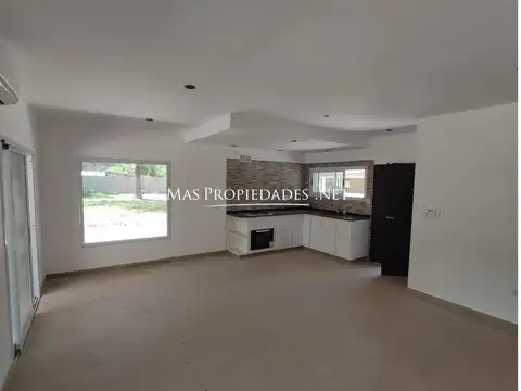 Casa 4 ambientes con 2 baños