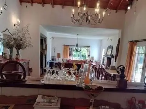 Casa 5 ambientes con 2 baños