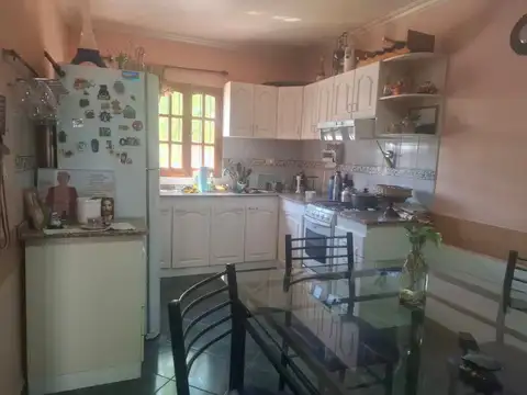 Casa en Venta con 3 cocheras