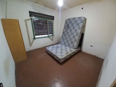 Casa 2 dorm. con jardín y garaje en muy buena ubicación!