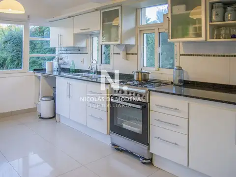 Casa en Alquiler Temporal en Playa Mansa, USD 8.000