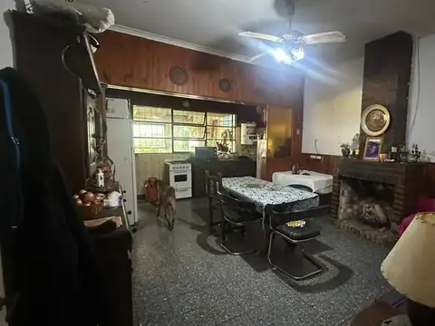 Casa 4 ambientes con 1 baño