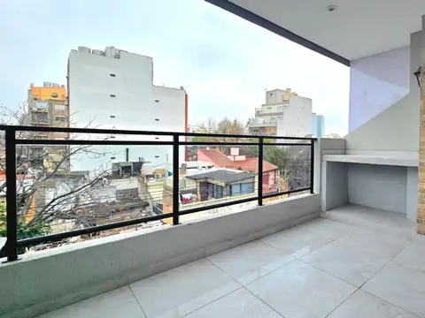 2 amb. Amplio c/Balcón Terraza Parrilla Bajas Exp.